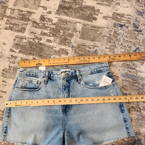 NWT Good American '90s High Waist Denim Shorts. Women's size 12.