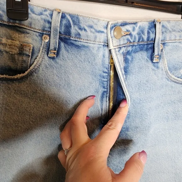 NWT Good American '90s High Waist Denim Shorts. Women's size 12.