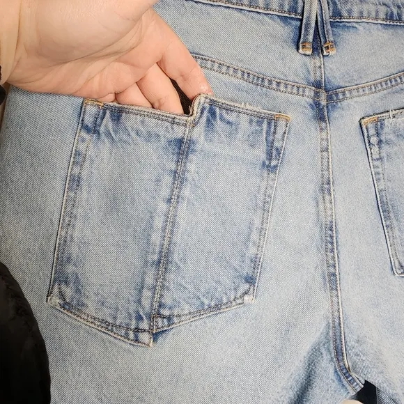 NWT Good American '90s High Waist Denim Shorts. Women's size 12.