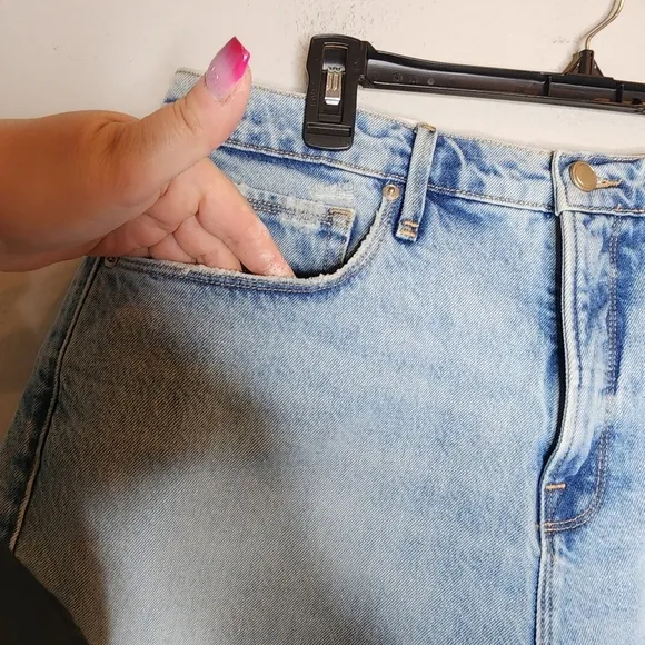 NWT Good American '90s High Waist Denim Shorts. Women's size 12.