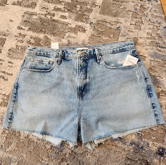NWT Good American '90s High Waist Denim Shorts. Women's size 12.