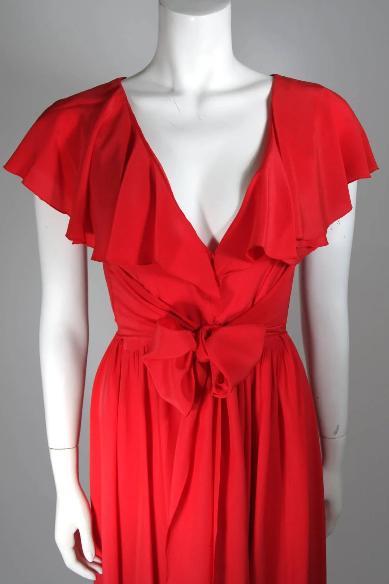 OSCAR DE LA RENTA Red Ruffled Neckline & Wrap Waist Dress Size 6