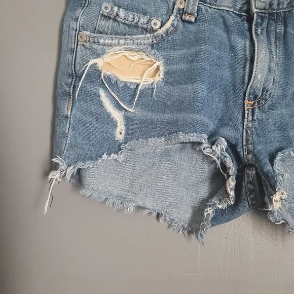 rag &amp; bone 100% Cotton  Destroyed Frayed-hem Cut Off Shorts. Size 24