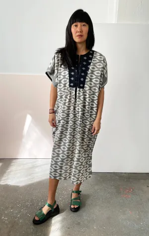 SLIM BLACK AND WHITE GRAPHIC BIB CAFTAN