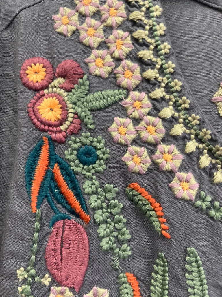 SOLITAIRE EMBROIDERED BLOUSE