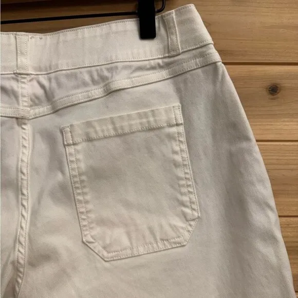 SPANX Size Large White Super Soft Twill Mid Rise Tummy Control Shorts