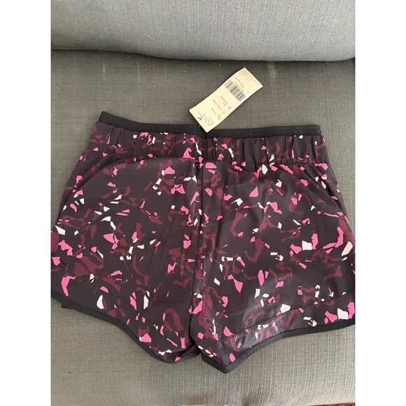 Sweaty Betty On Your Marks Running Shorts Pink Petal Camo Print NWT
