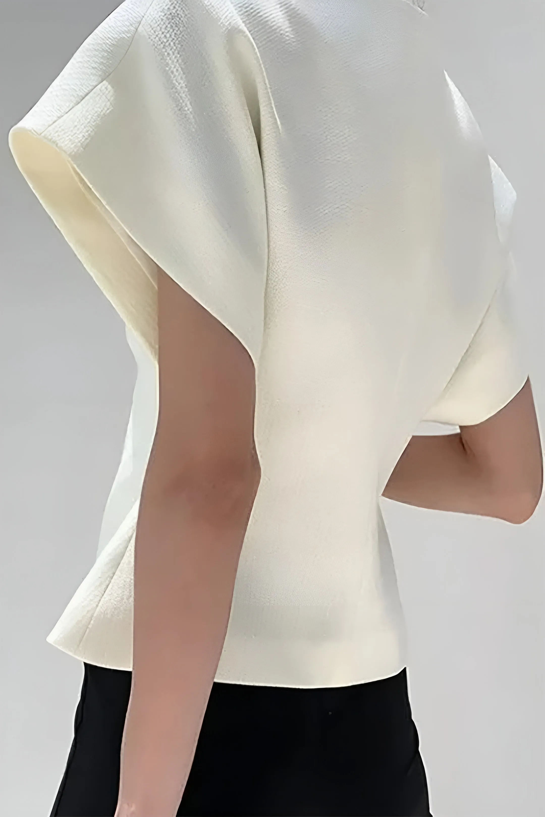 Tressa - Elegant Buttoned Design Woman's Short Sleeve Shirt