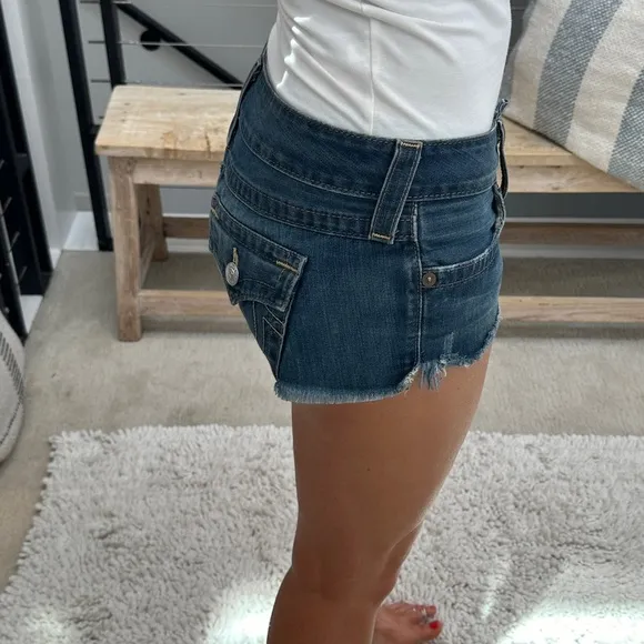 True Religion Joey cut off denim blue Jean frayed Short low rise summer beach 28