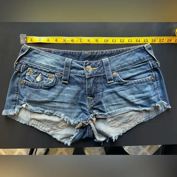 True Religion Joey cut off denim blue Jean frayed Short low rise summer beach 28