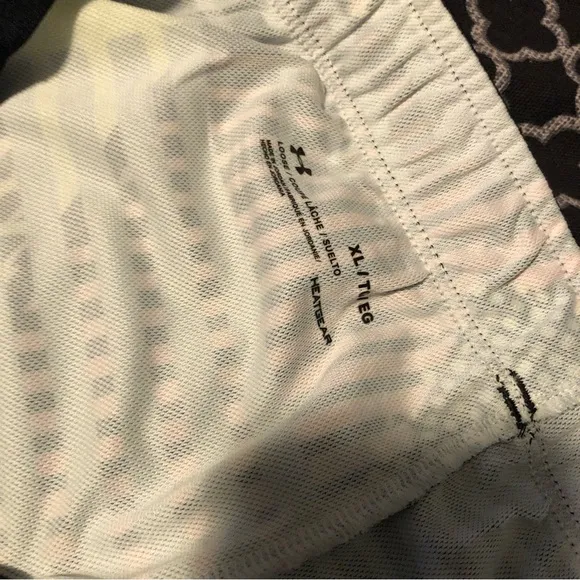 Under ARMOUR Womens Pink Geometric Heat Gear Running Shorts Sz XL Pink Loose