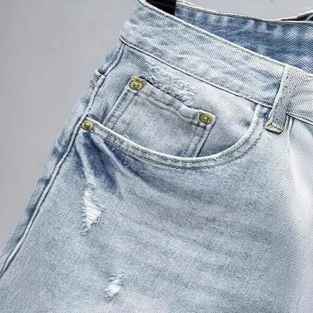 UrbanWave Ripped Denim Shorts für Männer