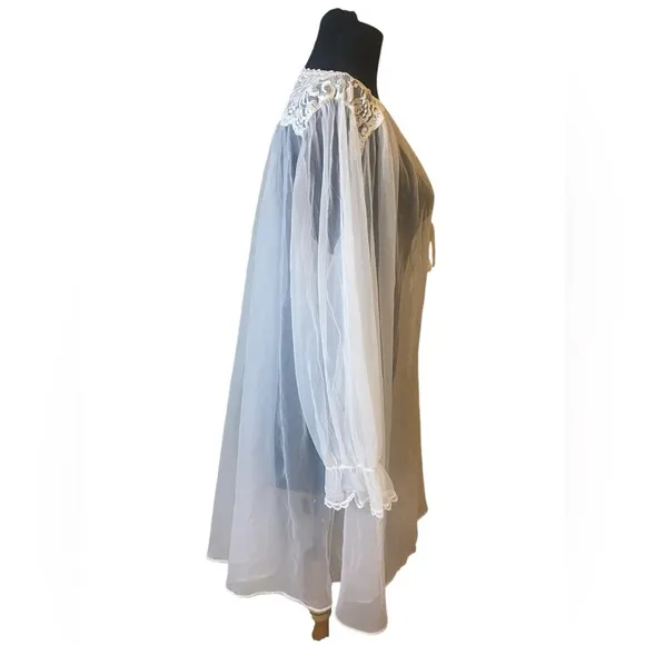 Vintage Barbizon Sheer White Lace Embroidered Peignoir/Robe Medium