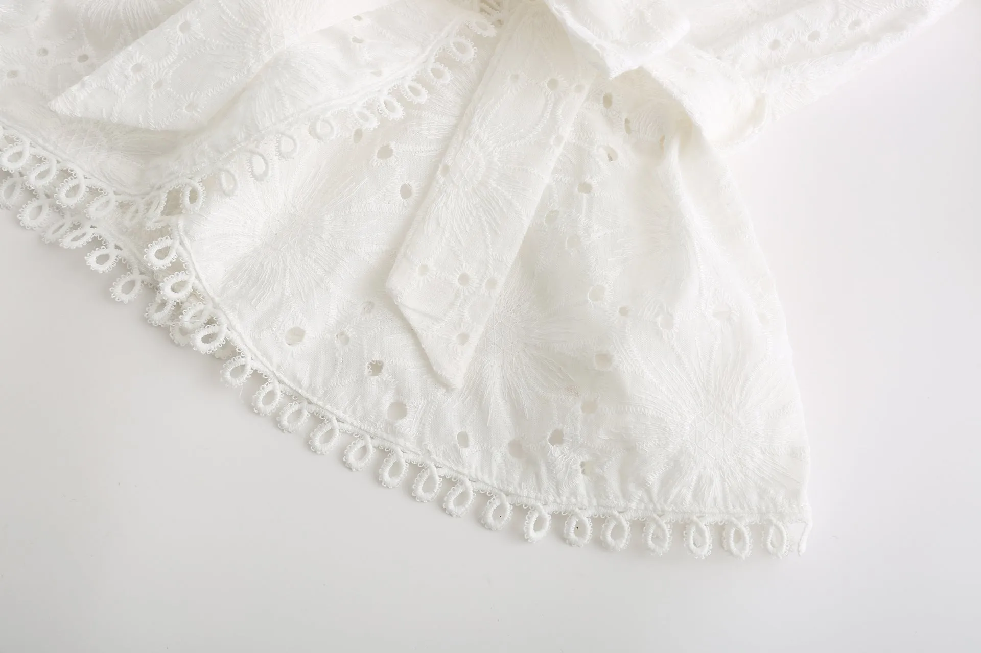 Vintage V-neck Hollow-out Lace Blouses Crop Tops