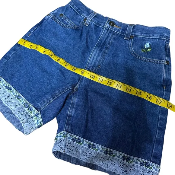 VTG Liz Claiborne High Waisted Mom Shorts Denim Embroidered Floral Jorts Sz 4P