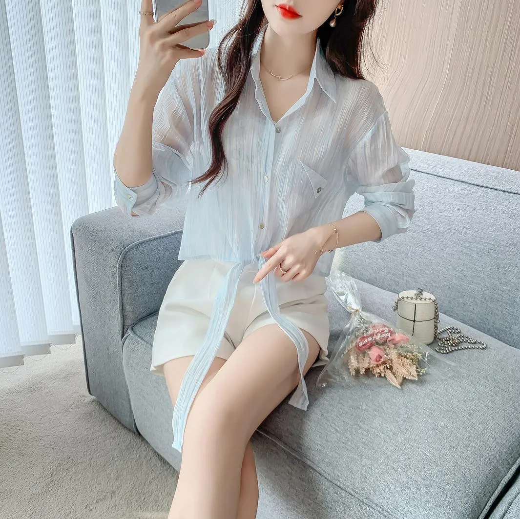 Women's Long Sleeve Seersucker Shirt with Breathable Fabric and Boyfriend Fit