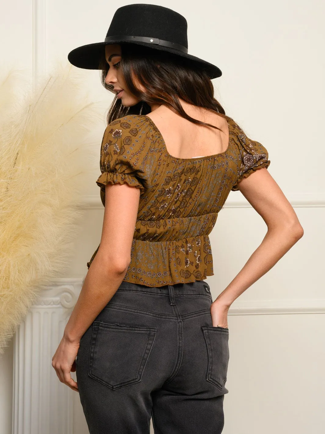 WOMEN'S SHORT SLEEVE RUCHED CROP TOP