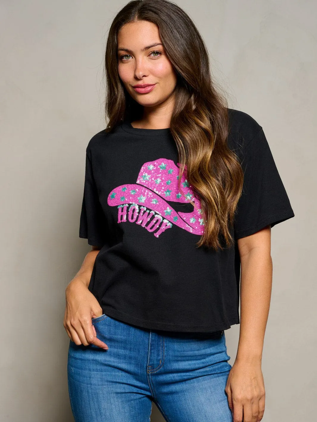 WOMEN'S SHORT SLEEVE SEQUINS HOWDY GRAPHIC TOP