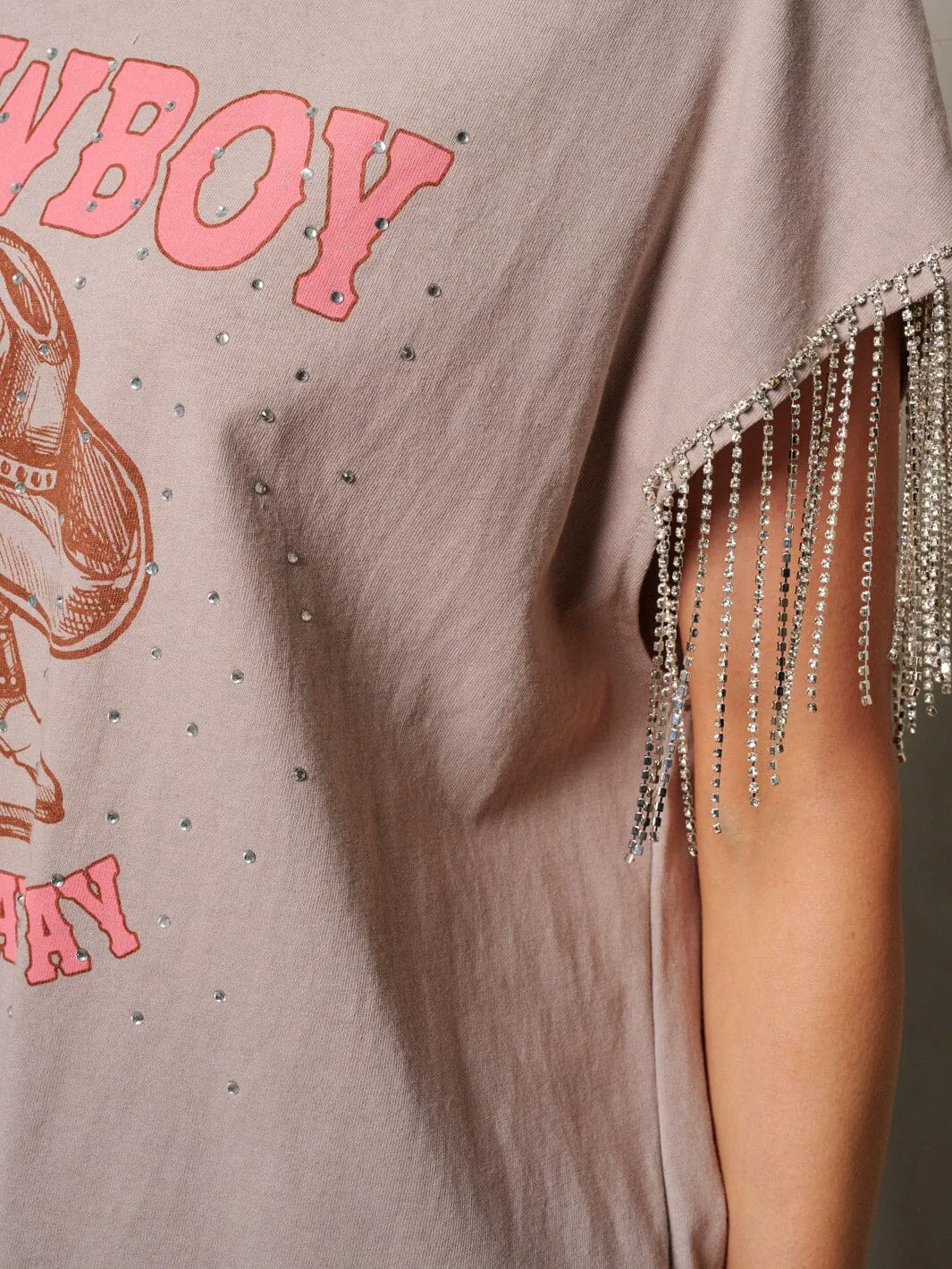WOMEN'S SHORT SLEEVE STUDS FRINGE GRAPHIC TOP